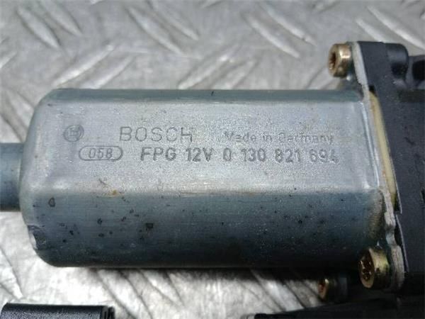 MOTOR ELEVALUNAS DEL. DCHO. Volkswagen Passat 1.9 TDI (B5) 101CV (2000-2005) (74 KW) - 21755 / AVB
