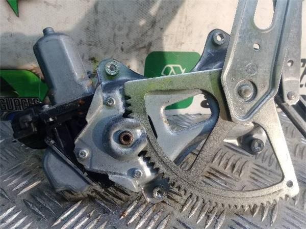 ELEVALUNAS ELECTRICO TRA. IZDO. Toyota Prius 1.8  PLUS (ZVW40) (73 KW) - 23058 / 2ZR