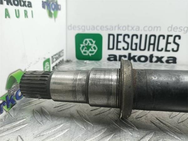 TRANSMISION DEL. DCHA. Toyota Corolla 2.2 D-4D VERSO (R10) 177CV (2005-2009) (130 KW) - 23975 / 2AD-FHV