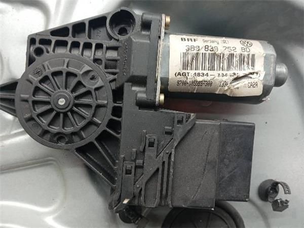 MOTOR ELEVALUNAS TRA. DCHO. Volkswagen Passat 2.5 TDI V6 VARIANT (110 KW) - 26167 / AKN