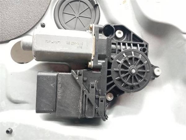 MOTOR ELEVALUNAS TRA. IZDO. Volkswagen Golf 1.9 TDI IV (1J1) 110CV (1997-2004) (81 KW) - 26173 / AHF