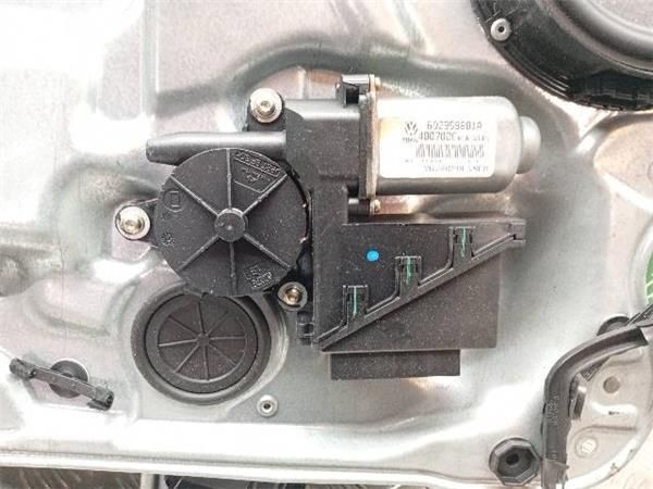 MOTOR ELEVALUNAS DEL. DCHO. Volkswagen Polo 1.4  (9N1) (2001 - 2005) (55 KW) - 26245 / BBY