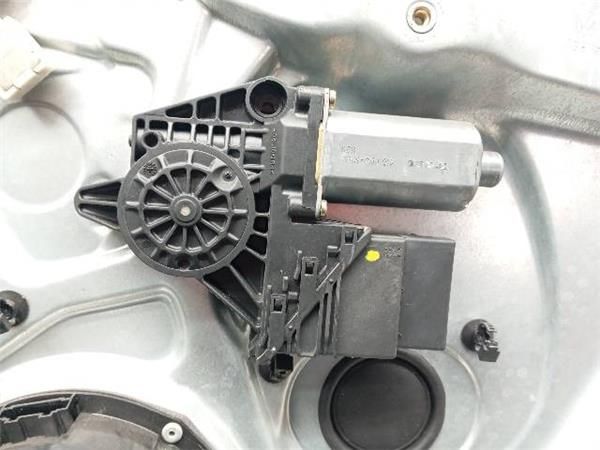 MOTOR ELEVALUNAS TRA. DCHO. Volkswagen Passat 1.9 TDI (3B2) (1996-2000) (81 KW) - 26275 / AFN