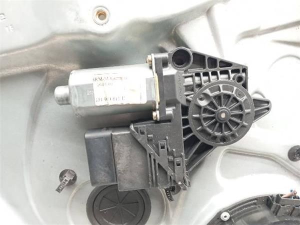 MOTOR ELEVALUNAS TRA. IZDO. Volkswagen Passat 1.8 G (3B2) (1996-2000) 125CV (92 KW) - 26285 / APT