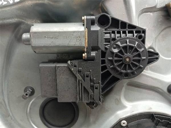 MOTOR ELEVALUNAS TRA. IZDO. Volkswagen Passat 1.9 TDI (3B2) (1996-2000) (81 KW) - 26294 / AFN