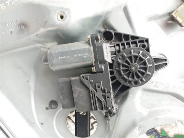 MOTOR ELEVALUNAS TRA. IZDO. Volkswagen Passat 2.5 TDI (3B6) (2000-2005) (110 KW) - 26305 / AKN