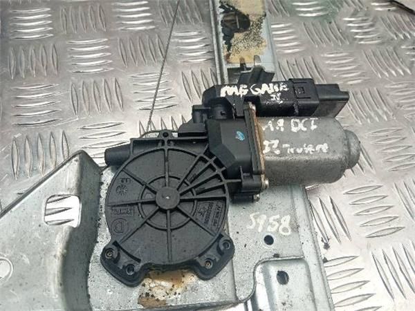 MOTOR ELEVALUNAS TRA. IZDO. Renault Megane 1.9 DCI II (2002-2009) (88 KW) - 26394 / F9Q B8