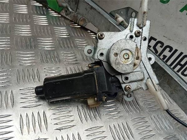 MOTOR ELEVALUNAS DEL. DCHO. Hyundai Galloper 2.5 D TCI (JK01) 100CV (1998-2003) (73,40 KW) - 26459 / D4BH