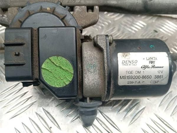 MOTOR LIMPIAPARABRISAS DEL. Fiat Bravo 1.9 JTD (198) (110 KW) - 26517 / 937A5000