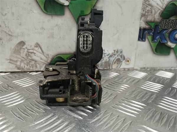 CERRADURA PUERTA DEL. DCHA. Volkswagen Golf 1.9 TDI IV (1J1) (1997-2004) 90CV (66 KW) - 27090 / AGR