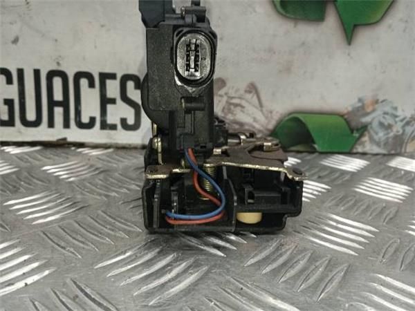 CERRADURA PUERTA DEL. IZDA. Volkswagen Golf 1.6  (1J1) (77 KW) - 27093 / ATN
