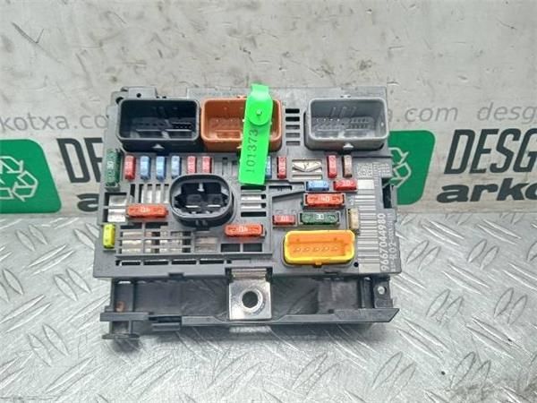 CAJA FUSIBLES/RELE Peugeot 3008 1.6 HDI I (0U) 109CV (2009-2016) (80 KW) - 27230 / 9HZ O 9H01