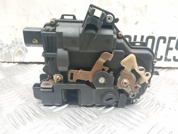 CERRADURA PUERTA DEL. DCHA. Volkswagen Golf 1.6  (1J1) (77 KW) - 27258 / ATN 2