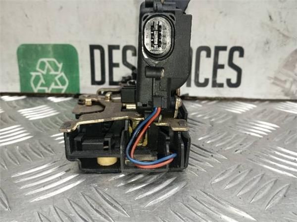 CERRADURA PUERTA DEL. DCHA. Volkswagen Golf 1.6  (1J1) (77 KW) - 27258 / ATN