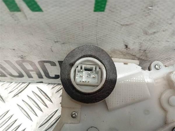 CERRADURA PUERTA DEL. IZDA. Toyota Yaris 1.3 G II (P9) (2008-2011) 101CV (74 KW) - 27288 / 1NR