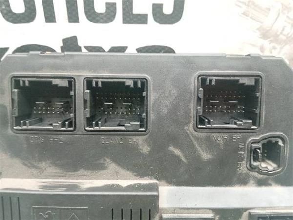 CAJA FUSIBLES/RELE Peugeot 407 2.0 HDI SW (6E) 136CV (2004-2010) (100 KW) - 27372 / RHR