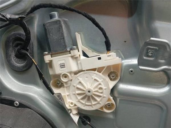MOTOR ELEVALUNAS DEL. DCHO. Ford Focus 1.8 TDCI II 115CV (2005-2012) (85 KW) - 28949 / KKDA