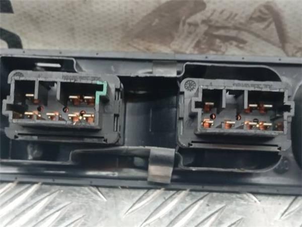 MANDO ELEVALUNAS Peugeot 307 1.6 HDI SW (3H) 109CV (2003-2007) (80 KW) - 29063 / 9HY