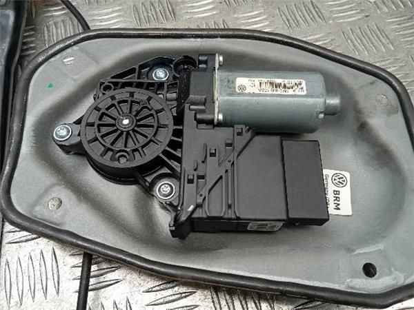 MOTOR ELEVALUNAS TRA. DCHO. Volkswagen Golf 1.9 TDI V PLUS (1KP) 105CV (2005-2009) (77 KW) - 30274 / BKC