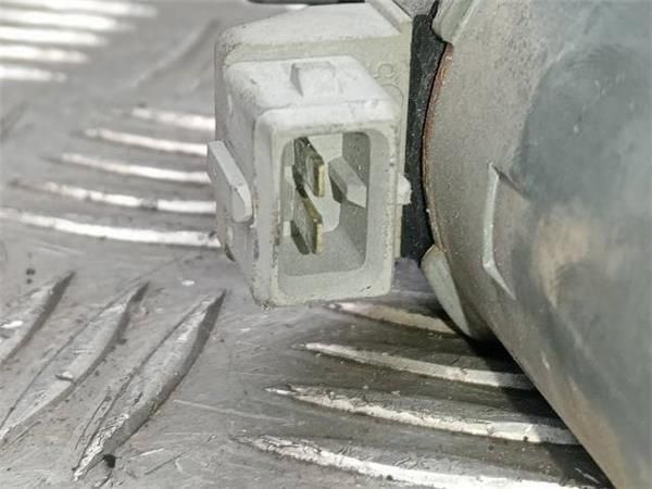 MOTOR ELEVALUNAS DEL. DCHO. Peugeot 306 1.9 DT (90CV) (1997 2002) (66 KW) - 31147 / DHY