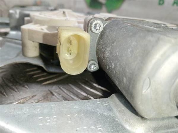 MOTOR ELEVALUNAS DEL. DCHO. Volkswagen Crafter 2.5 TDI 2.5 TDI DPF (80 KW) - 31176 / BJK