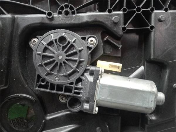 MOTOR ELEVALUNAS DEL. DCHO. Ford Fiesta 1.3 G V (69CV) (2001 2008) (51 KW) - 31324 / A9JA