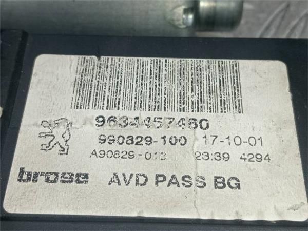 MOTOR ELEVALUNAS DEL. DCHO. Peugeot 307 1.6  (S1) (80 KW) - 31655 / NFU