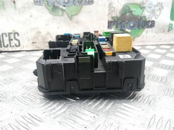 CAJA FUSIBLES/RELE Opel Zafira 1.9 CDTI B (M75) 150CV (2005-2015) (110 KW) - 33000 / Z19DTH