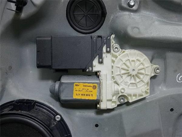 MOTOR ELEVALUNAS DEL. DCHO. Volkswagen Golf 1.9 TDI IV (90CV) (1997 2004) (66 KW) - 33597 / ALH