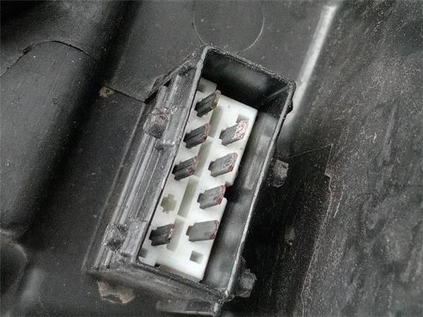 FARO DEL. DCHO Peugeot 407 2.0 HDI (136CV) (2004 2010) (100 KW) - 33606 / RHR