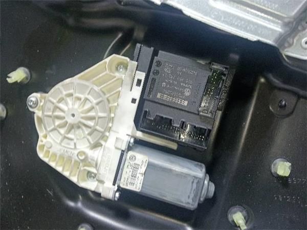 MOTOR ELEVALUNAS DEL. DCHO. Volkswagen Passat 2.0 TDI VARIANT (3C) 140CV (2005-2010) (103 KW) - 33723 / BKP