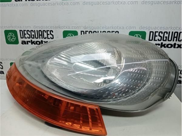 FARO DEL. IZDO. Renault Trafic II Combi (04.2001-) 1.9 27 CN Combi6 acristalado parcial [1,9 Ltr. - 74 kW Diesel] - 3682