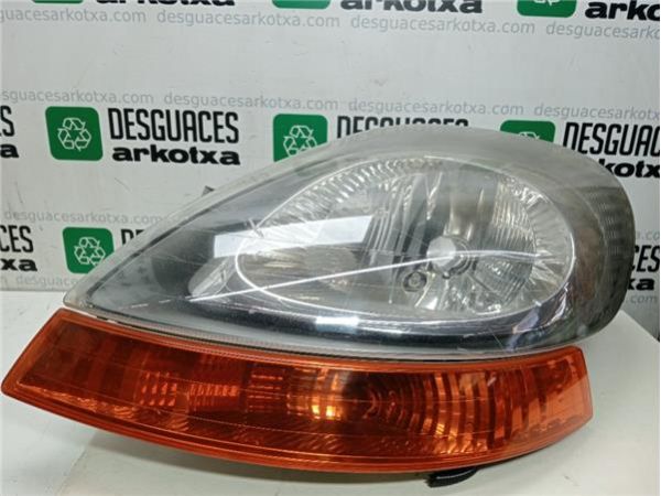 FARO DEL. IZDO. Renault Trafic II Combi (04.2001-) 1.9 27 CN Combi6 acristalado parcial [1,9 Ltr. - 74 kW Diesel] - 3682