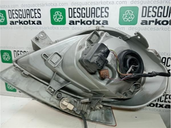 FARO DEL. DCHO Renault Trafic II Combi (04.2001-) 1.9 27 CN Combi6 acristalado parcial [1,9 Ltr. - 74 kW Diesel] - 36831