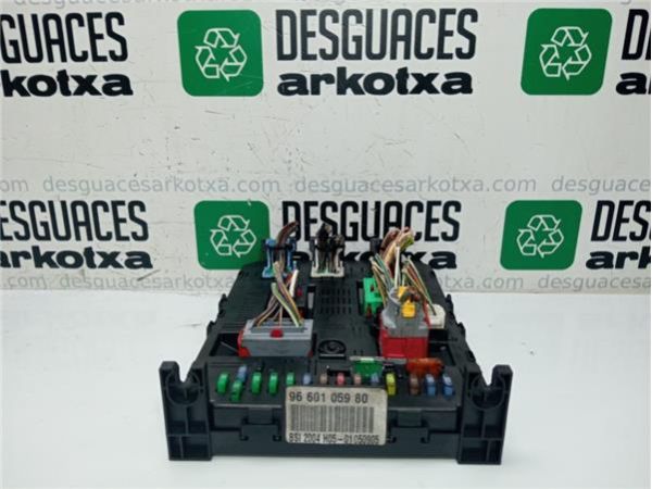 CAJA FUSIBLES/RELE Citroen C4 Berlina (06.2004-) 1.6 SX [1,6 Ltr. - 80 kW 16V CAT (NFU / TU5JP4)] - 36917 / 96 601 059 8