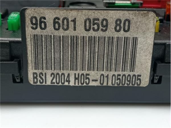 CAJA FUSIBLES/RELE Citroen C4 Berlina (06.2004-) 1.6 SX [1,6 Ltr. - 80 kW 16V CAT (NFU / TU5JP4)] - 36917 / 96 601 059 8