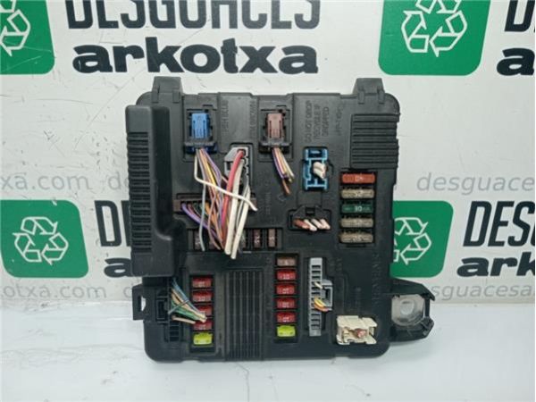 CAJA FUSIBLES/RELE Renault Megane II Grandtour (2003-) 1.9 Dynamique Confort [1,9 Ltr. - 88 kW dCi Diesel] - 36940