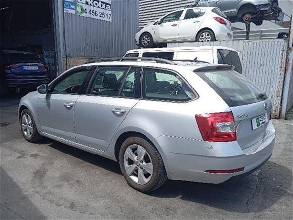 PUERTA DEL. IZDA. Skoda Octavia 1.6 TDI III (115CV) (2017 2022) (85 KW) - 37198 2