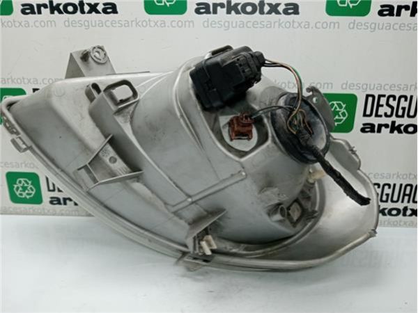 FARO DEL. DCHO Renault Trafic II Combi (04.2001-) 1.9 27 CN Combi6 acristalado parcial [1,9 Ltr. - 74 kW Diesel] - 37903