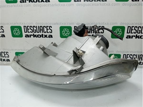 FARO DEL. DCHO Renault Trafic II Combi (04.2001-) 1.9 27 CN Combi6 acristalado parcial [1,9 Ltr. - 74 kW Diesel] - 37903