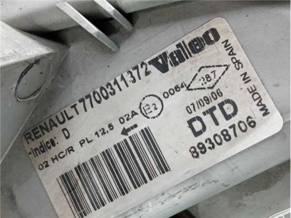 FARO DEL. DCHO Renault Trafic II Combi (04.2001-) 1.9 27 CN Combi6 acristalado parcial [1,9 Ltr. - 74 kW Diesel] - 37903