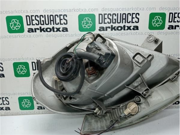 FARO DEL. IZDO. Renault Trafic II Combi (04.2001-) 1.9 27 CN Combi6 acristalado parcial [1,9 Ltr. - 74 kW Diesel] - 3790