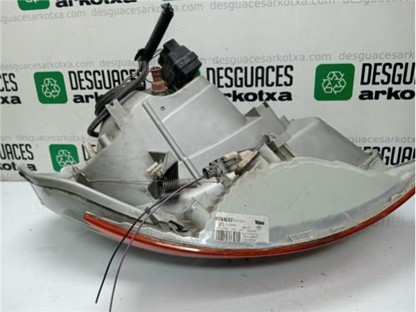FARO DEL. IZDO. Renault Trafic II Combi (04.2001-) 1.9 27 CN Combi6 acristalado parcial [1,9 Ltr. - 74 kW Diesel] - 3790