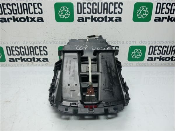 AIREADOR CENTRAL Peugeot 207 (2006-) 1.6 XS [1,6 Ltr. - 80 kW HDi FAP CAT (9HZ / DV6TED4)] - 38367 / 9656992377, A109981