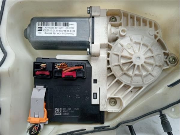 MOTOR ELEVALUNAS DEL. IZDO. Seat Altea 1.6 TDI XL (5P5) 105CV (2009-2015) (77 KW) - 39028 / 5P0837401AC