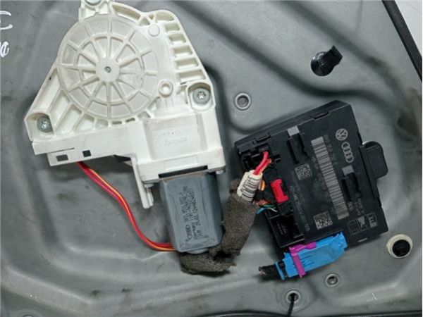 MOTOR ELEVALUNAS DEL. DCHO. Skoda Superb 2.0 TDI COMBI II (3T5) 4X4 140CV (09-15) (103 KW) - 39208 / 8K0959802A   8X0959