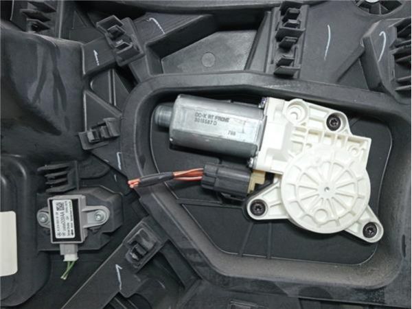 ELEVALUNAS ELECTRICO DEL. IZDO. Chrysler Grand Voyager (RT)(2008-) 2.8 LX [2,8 Ltr. - 120 kW CRD CAT] - 39349 / 3015587D