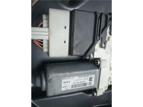 ELEVALUNAS ELECTRICO TRA. IZDO. Seat Leon (1P1)(05.2005-) 2.0 Stylance / Style [2,0 Ltr. - 103 kW TDI] - 39929 / 1K09597