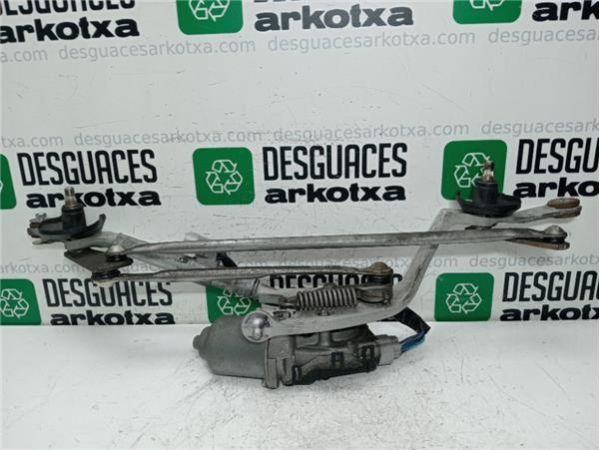 MOTOR LIMPIAPARABRISAS DEL. Toyota Auris (E15)(10.2006-) 1.4 Básico [1,4 Ltr. - 66 kW Turbodiesel CAT] - 40154 / AE1593