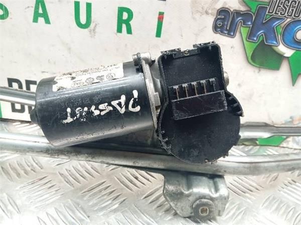 MOTOR LIMPIAPARABRISAS DEL. Volkswagen Passat 1.9 TDI (B5) (3B2) 110CV (1996-2000) (81 KW) - 26630 / AFN/AVG